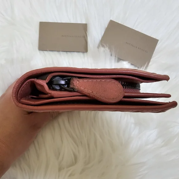 Bottega Veneta Intrecciato Flap Wallet, coral - Picture 4 of 14